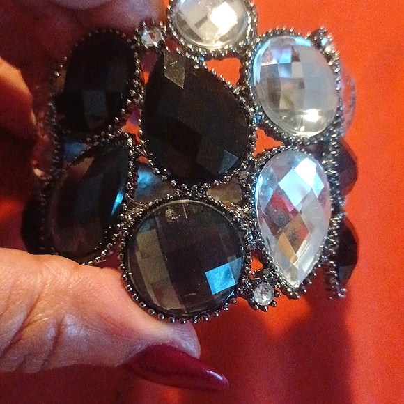 Black & Clear Rhinestone Chunky Fashion Bracelet *OSFM - Picture 5 of 5